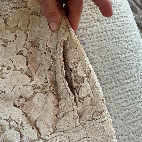 DIANE von FURSTENBERG Crème Lace Shorts, Size 2, EUC - Picture 11 of 14